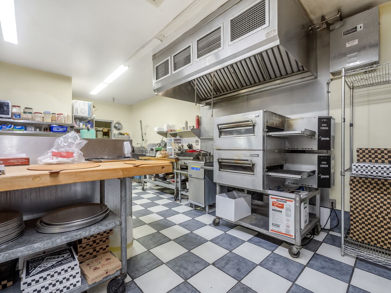 Highly Established Turn Key Pizza Planet-Video World in Selma, CA: 1900 Floral Ave, Selma, CA 93662